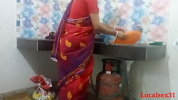 Indian housewife gets naughty in the kitchen